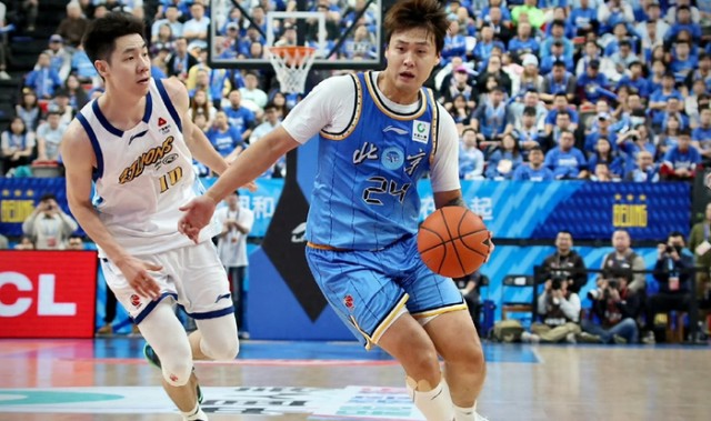 3分险胜，广厦双杀北京队！孙铭徽13+11怒吼庆祝，曾凡博10中2|浙江广厦|联赛|北京首钢|广东男篮|陈盈骏_新浪体育_新浪新闻